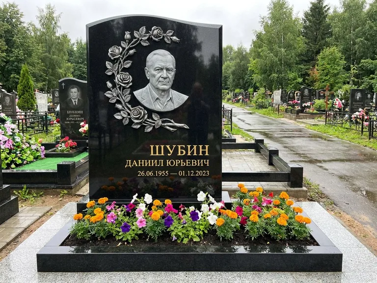Памятник с барельефом — выполненная работа 34 в Кемерово