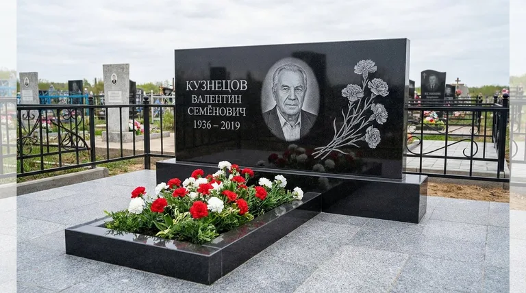 Памятник с гравировкой гвоздик — выполненная работа «Кузнецов» в Кемерово