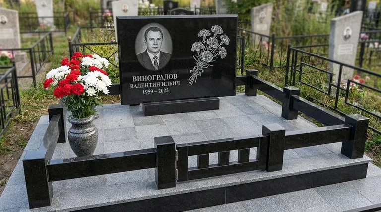 Памятник с гравировкой гвоздик — выполненная работа «Виноградов» в Кемерово