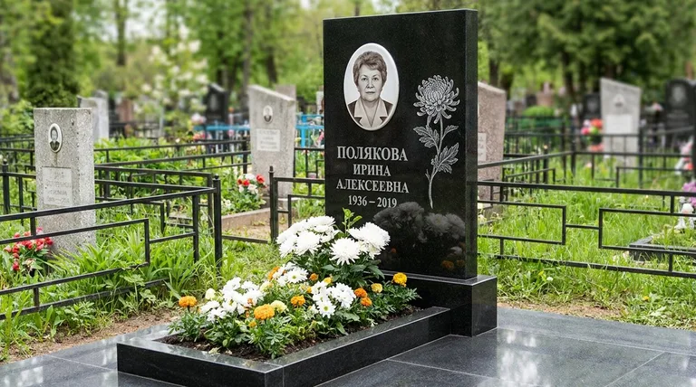 Памятник с гравировкой хризантем — выполненная работа «Полякова» в Кемерово