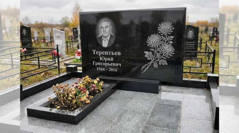 Памятник с гравировкой хризантем — выполненная работа «Терентьев» в Кемерово