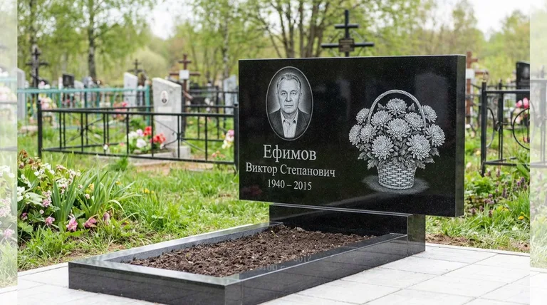 Памятник с гравировкой хризантем — выполненная работа «Ефимов» в Кемерово