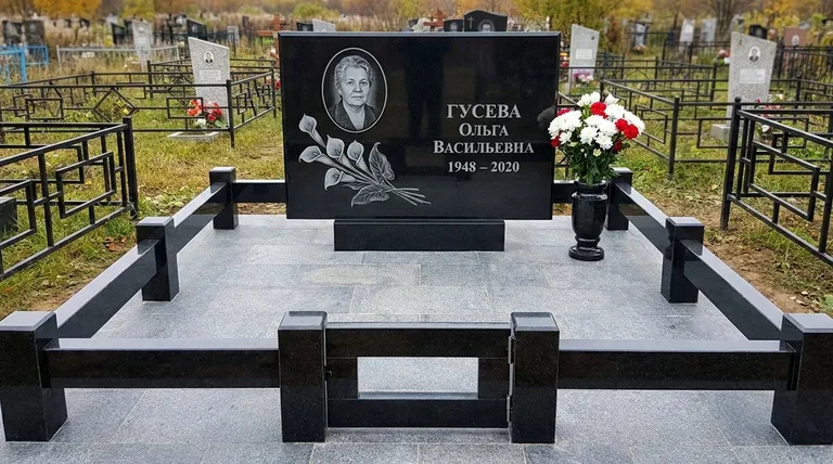 Памятник с гравировкой калл — выполненная работа «Гусева» в Кемерово