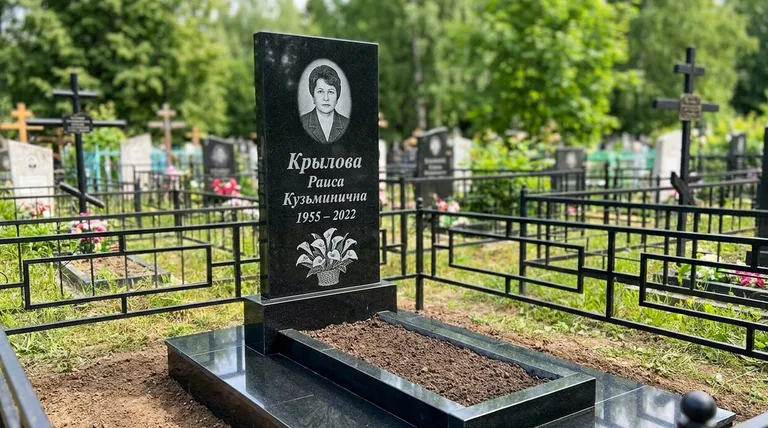 Памятник с гравировкой калл — выполненная работа «Крылова» в Кемерово