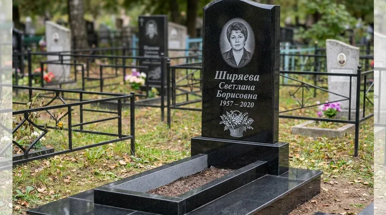 Памятник с гравировкой ландышей — выполненная работа «Ширяева» в Кемерово