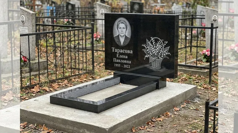 Памятник с гравировкой ландышей — выполненная работа «Тарасова» в Кемерово
