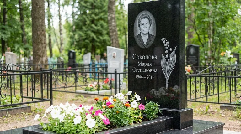 Памятник с гравировкой ландышей — выполненная работа «Соколова» в Кемерово