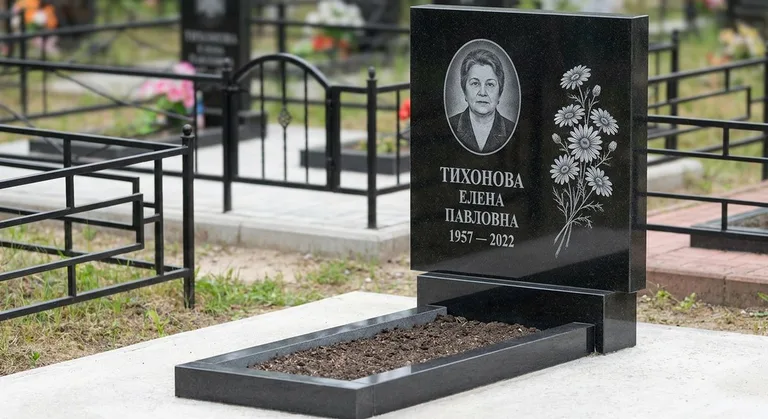 Памятник с гравировкой ромашек — выполненная работа «Тихонова» в Кемерово