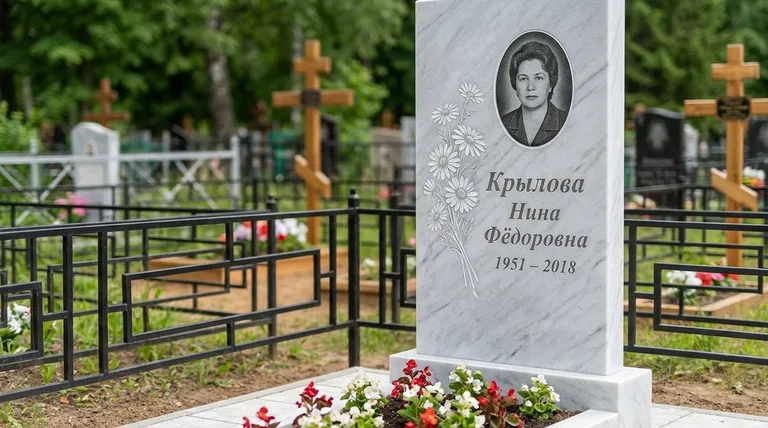 Памятник с гравировкой ромашек — выполненная работа «Крылова» в Кемерово