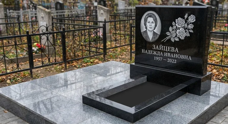 Памятник с гравировкой роз — выполненная работа «Зайцева» в Кемерово
