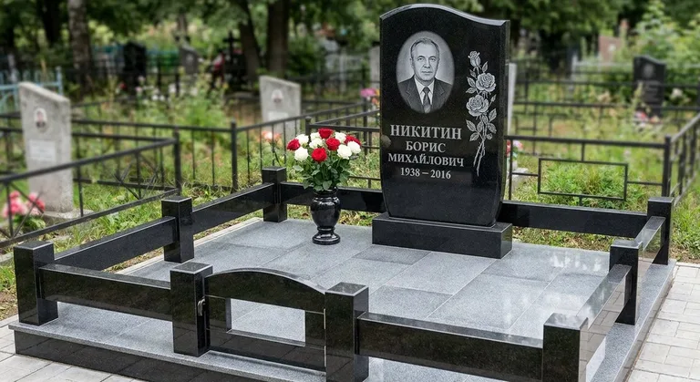 Памятник с гравировкой роз — выполненная работа «Никитин» в Кемерово