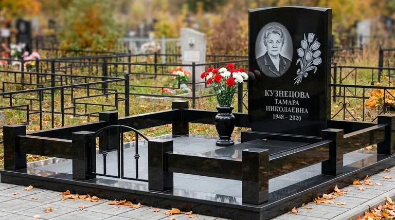 Памятник с гравировкой тюльпанов — выполненная работа «Кузнецова» в Кемерово
