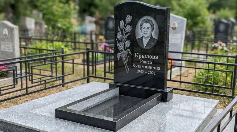 Памятник с гравировкой тюльпанов — выполненная работа «Крылова» в Кемерово
