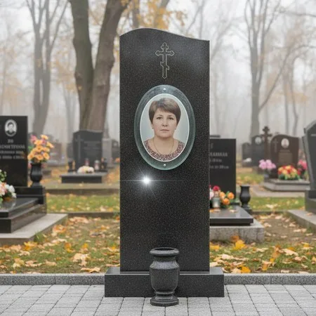 Овальный портрет на стекле 240×300 мм на памятнике в Кемерово