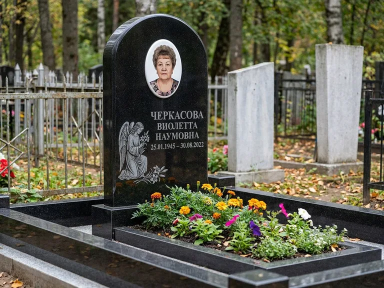 Памятник с гравировкой ангела — гравировка ангела с крестом рядом с эпитафией, работа «Журавлёва» в Кемерово