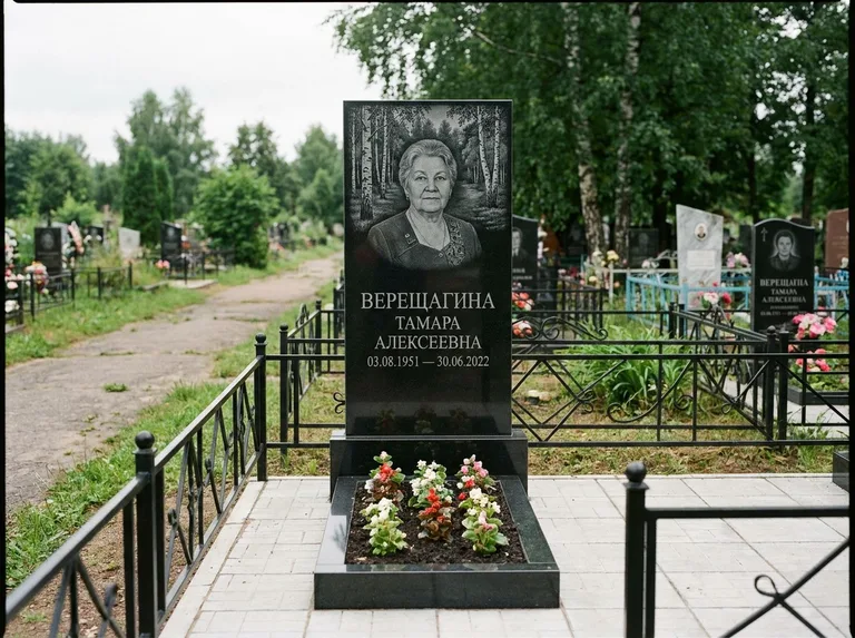 Памятник с гравировкой берёзы — гравировка берёзовой рощи в глубину, работа «Верещагина» в Кемерово