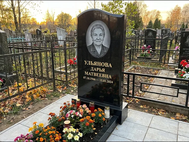 Гравировка портрета на чёрном граните — выполненная работа 12 в Кемерово