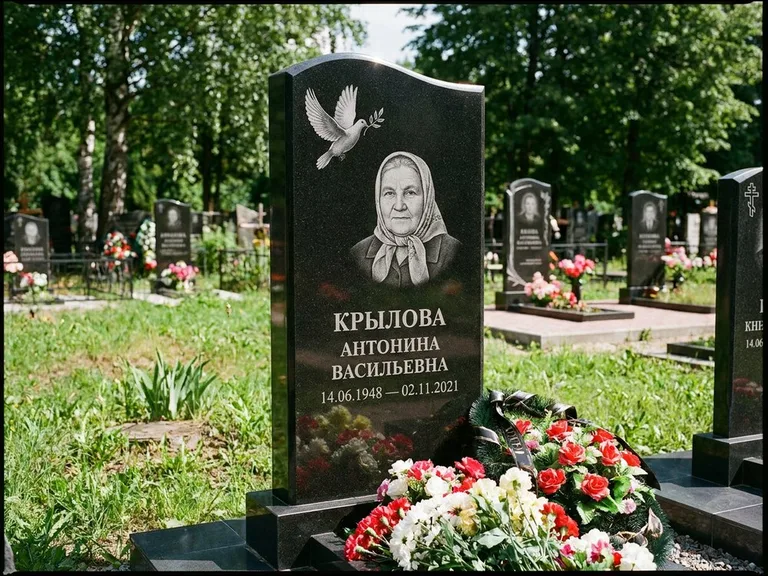 Памятник с гравировкой голубей — гравировка голубей, работа «Крылова» в Кемерово