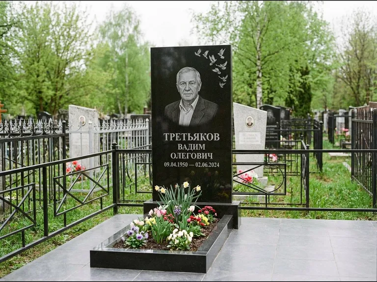 Памятник с гравировкой голубей — гравировка стаи голубей, взлетающей от угла стелы, работа «Третьяков» в Кемерово