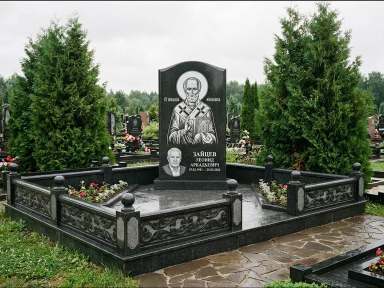 Памятник с гравировкой иконы: стела с гранитным столиком и скамьёй — Архангел Михаил на стеле, семейный участок с плиткой, работа «Верещагина» в Кемерово
