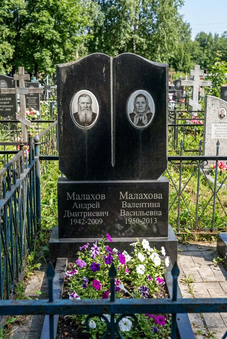 Аллея на кладбище Банная гора в Перми