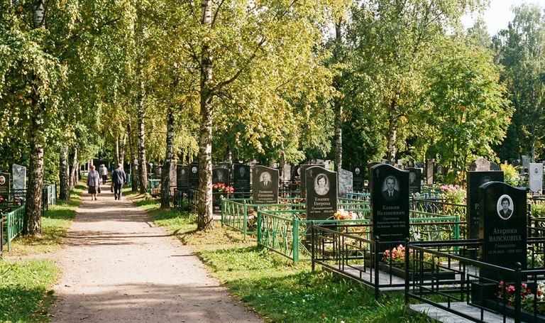 Памятники на Даниловском кладбище в Ставрополе