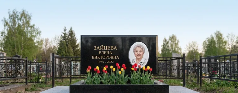 Семейный (двойной) памятник, Памятники мастерской «Мастер Каменев» на кладбищах Москвы