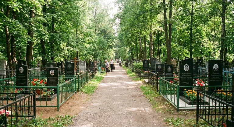 Памятники на Котляковском кладбище в Москве