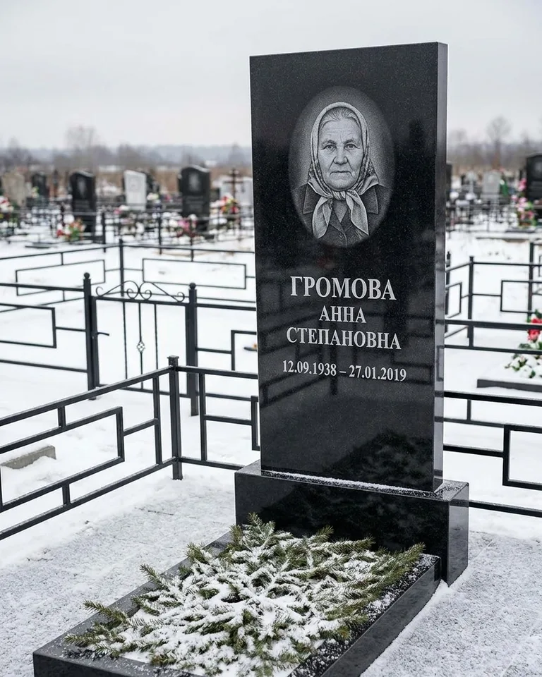 Простой вертикальный памятник под ключ зимой в Кемерово