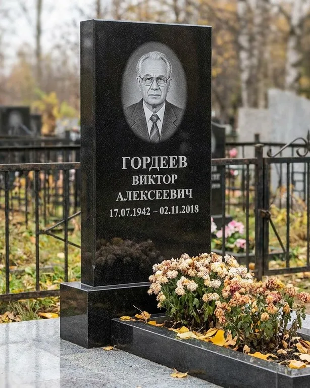 Памятник под ключ с гранитным цоколем и плиткой в Кемерово