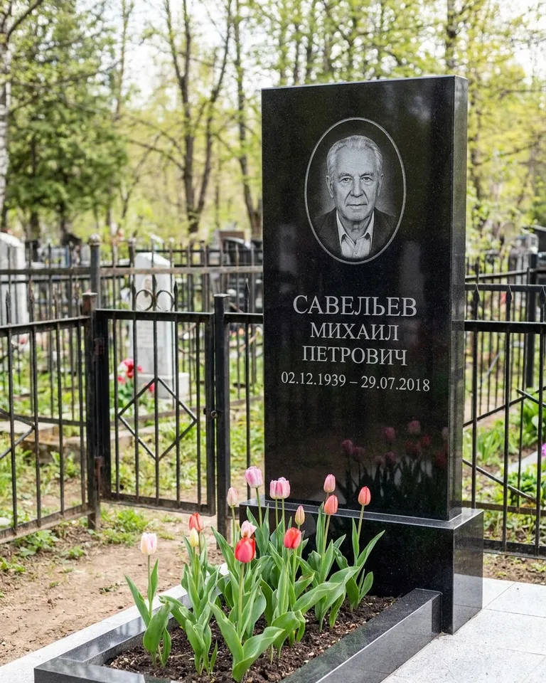 Горизонтальный памятник под ключ на гранитном основании в Кемерово