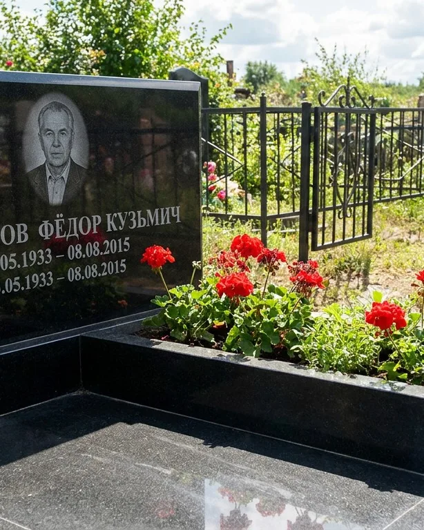 Двойной памятник под ключ с крестом в Кемерово