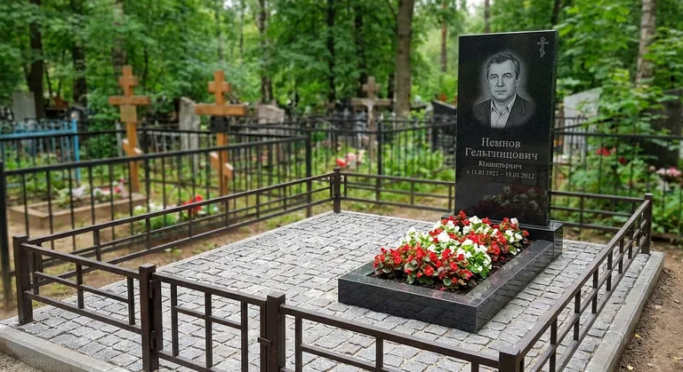 Памятник под ключ с цветником и благоустройством в Кемерово