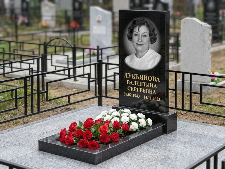 Портрет на памятнике в Кемерово — Ч/б портрет → гравировка на стандартном комплексе