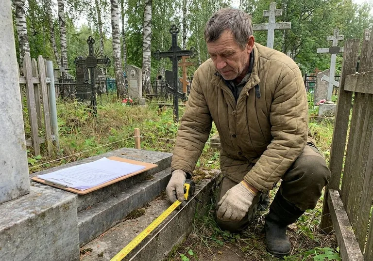 Замер участка под ограду на кладбище