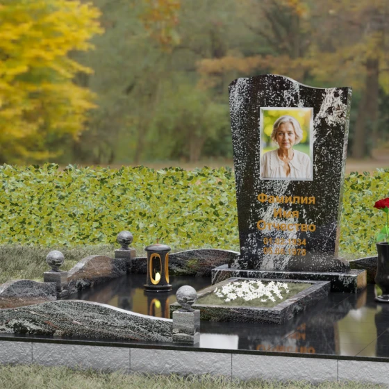 Гранитный мемориал с волнообразным верхом и цоколем, гранит амфиболит, вид 4