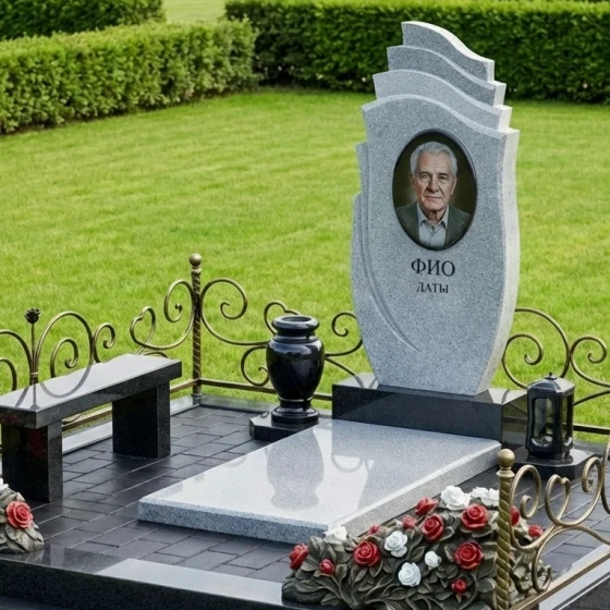 Гранитный мемориал с резными волнами и розами, гранит Мансуровский