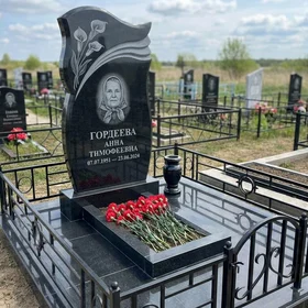 Гранитный памятник