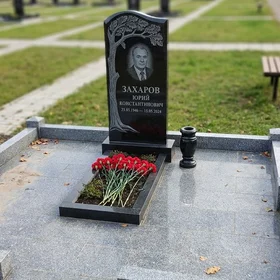 Гранитный памятник